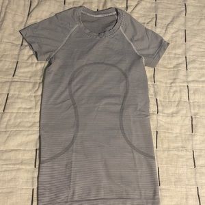 Lululemon size 2 Swiftly Tech short sleeve